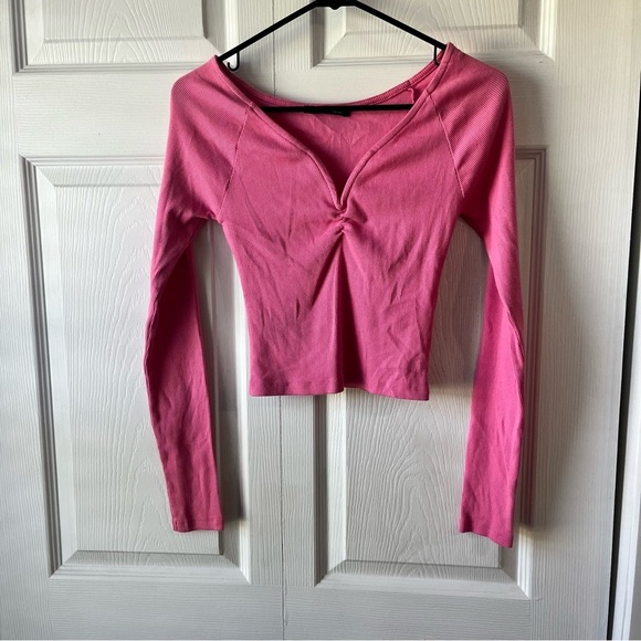 Abercrombie and Fitch Long Sleeve Crop Top size Medium - Picture 1 of 3